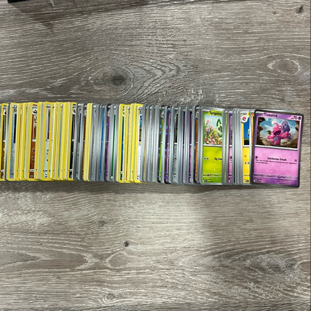 Pokémon lot- about 535 cards